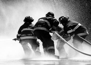 Flugzeugabsturz in Indien: Maschine der Air India stürzt auf Wohngebiet – zahlreiche Todesopfer