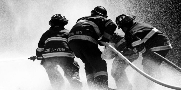 Flugzeugabsturz in Indien: Maschine der Air India stürzt auf Wohngebiet – zahlreiche Todesopfer