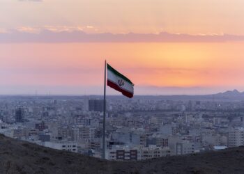 USA und Israel verschärfen Druck auf Iran: Drohkulisse vor Angriff wird Realität