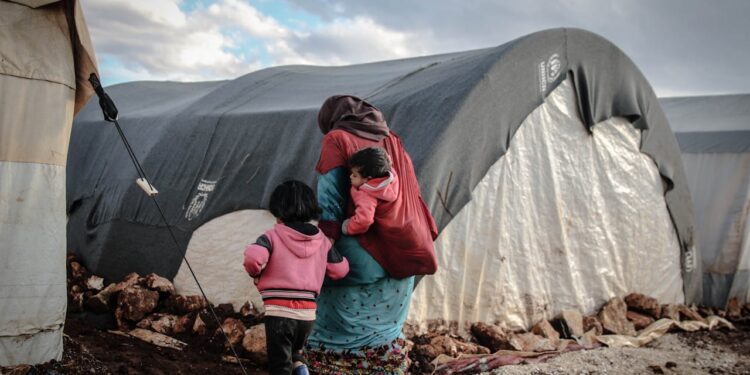 „Vertreibung, Repression, Ausbeutung“: KKE prangert EU-Flüchtlingspolitik und israelische Kriegsverbrechen an