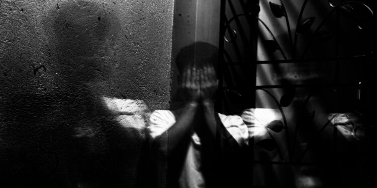 Stalking-Inszenierung eskaliert: Mann steckt eigenes Haus in Brand