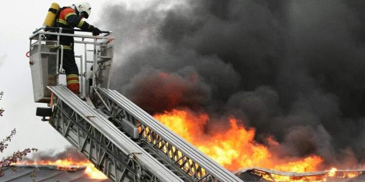 Brand in Innsbrucker Hotel: Über 100 Personen evakuiert