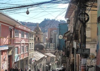 Präsidentschaftswahl in Bolivien: Paz führt in der ersten Runde, MAS erleidet historischen Einbruch