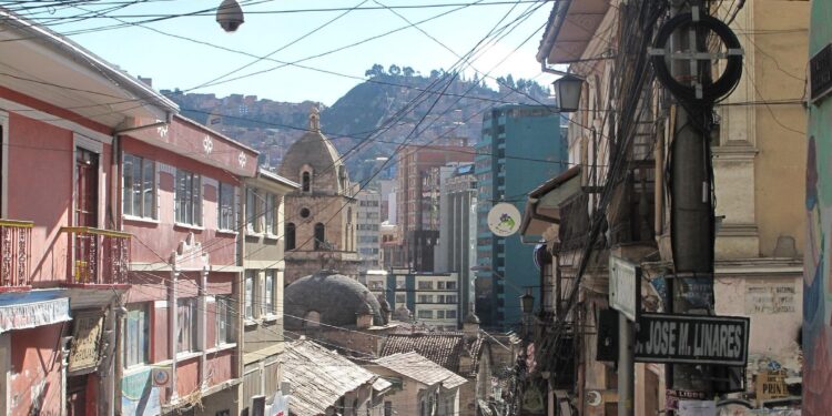 Präsidentschaftswahl in Bolivien: Paz führt in der ersten Runde, MAS erleidet historischen Einbruch