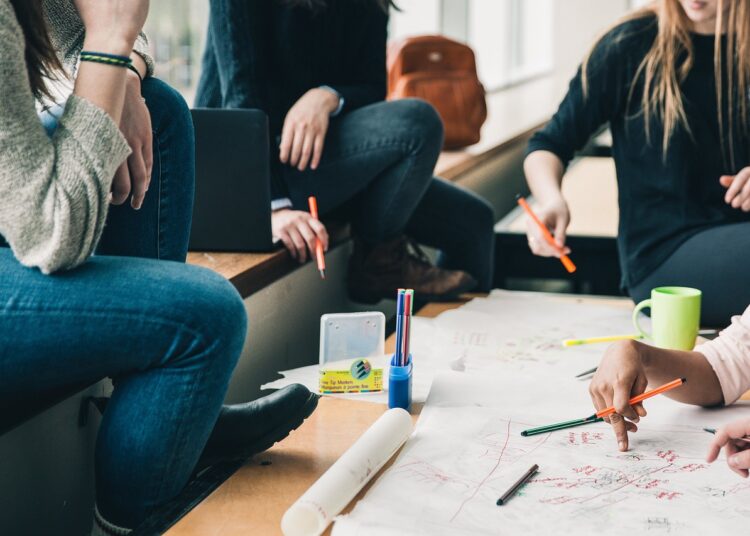 Umfrage: Leistungsdruck setzt Jugendlichen am meisten zu