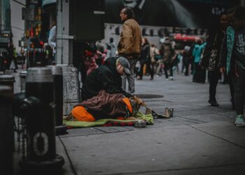 Klagenfurt: Hitzeschutz für Obdachlose – Almosen im Schatten des politischen Versagens