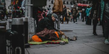 Klagenfurt: Hitzeschutz für Obdachlose – Almosen im Schatten des politischen Versagens