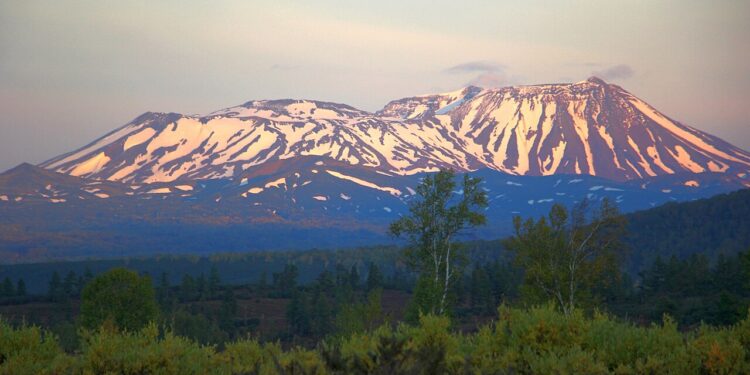 Krascheninnikow-Vulkan bricht aus – erstmals seit dem 15. Jahrhundert