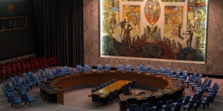 Die Wiedereinführung der „westlichen“ Sanktionen gegen den Iran als neues Öl im Feuer