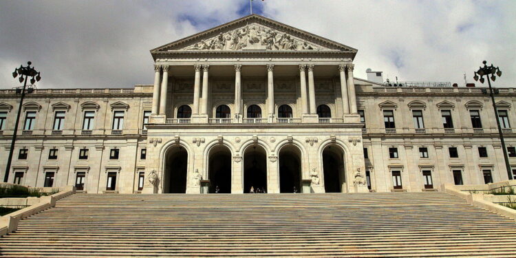 Portugal plant Beschneidung der Arbeitsrechte – Gewerkschaften drohen mit Streik