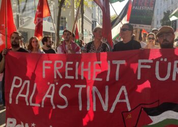 Zehntausende Menschen demonstrieren in Wien gegen Israels Völkermord in Palästina