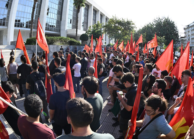 Klassenjustiz: KKE empört über Freilassung von Michaloliakos