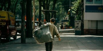 Feige Attacke auf Obdachlosen – Staatsversagen statt Lösungen