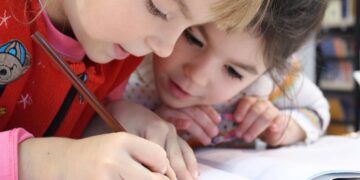 Strafen statt Hilfe: Wie die Regierung und die ÖVP Oberösterreich an der Realität von Kindern und Familien vorbeiregiert