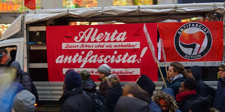 Heute: Buchpräsentation „Der Bandera-Komplex“ – Zeigt antifaschistische Solidarität gegen Störversuche der Banderisten!