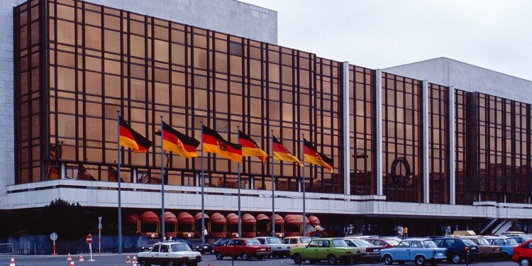 Zum Tag der Republik: Was war die DDR?