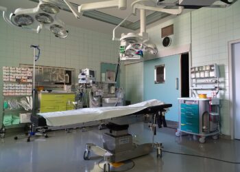 Kapitalismus im Krankenhaus: 18 Monate Wartezeit für Hüft-OP – oder 6.000 Euro