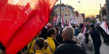 Gegen die Streichung des Pflegebonus – Proteste in Salzburg
