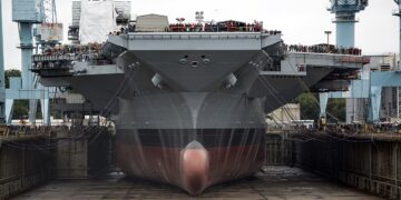 Hunger im Inland, Kriegsvorbereitung im Ausland: Wie die US-Regierung Milliarden für militärische Eskalationen ausgibt, während Millionen US-Amerikaner hungern