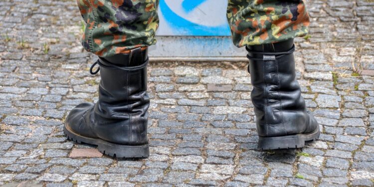 BRD: Bundeswehr zeigt Schüler an