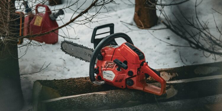 Reihe schwerer Arbeitsunfälle bei Forst- und Bauarbeiten