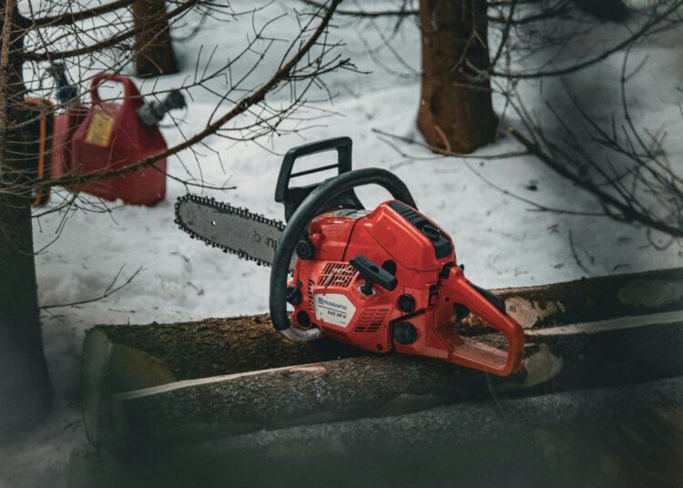 Reihe schwerer Arbeitsunfälle bei Forst- und Bauarbeiten