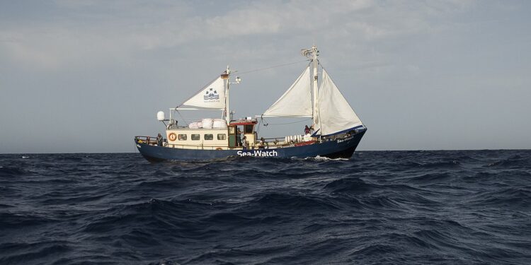 Die MS Sea-Watch auf Patroullienfahrt im zentralen Mittelmeer.
