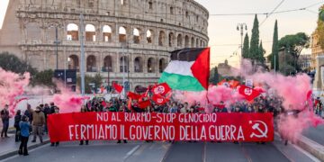 Kommunistinnen und Kommunisten des FGC und FC auf einer Demo
