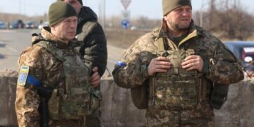 General Wahnsinn will Atomwaffen und NATO-Truppen