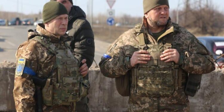 General Wahnsinn will Atomwaffen und NATO-Truppen