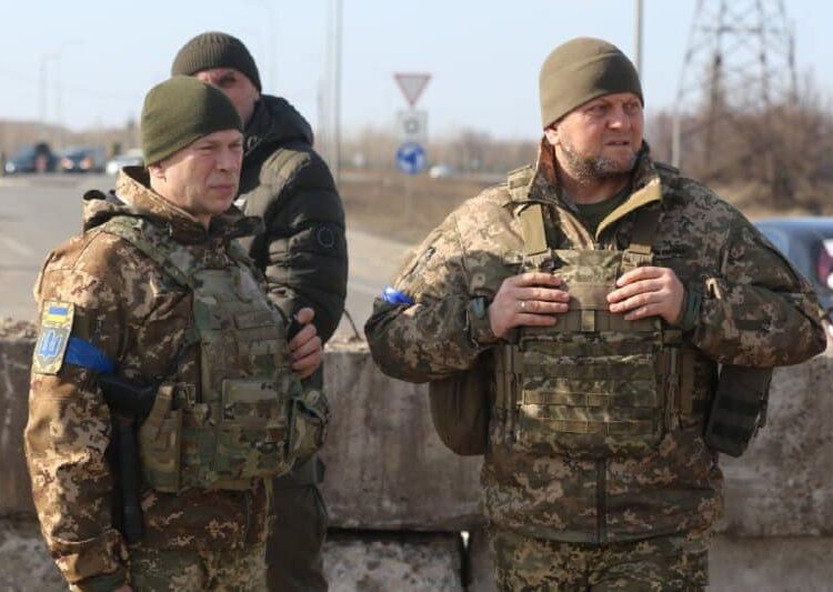 General Wahnsinn will Atomwaffen und NATO-Truppen