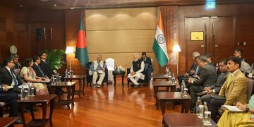 Muhammad Yunus und Narendra Modi im Gespräch