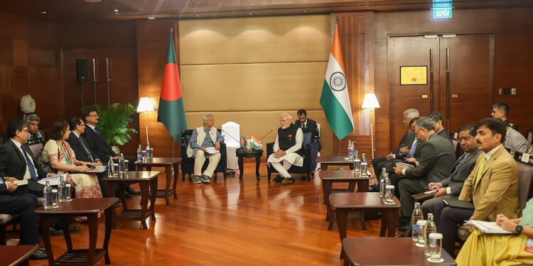 Muhammad Yunus und Narendra Modi im Gespräch