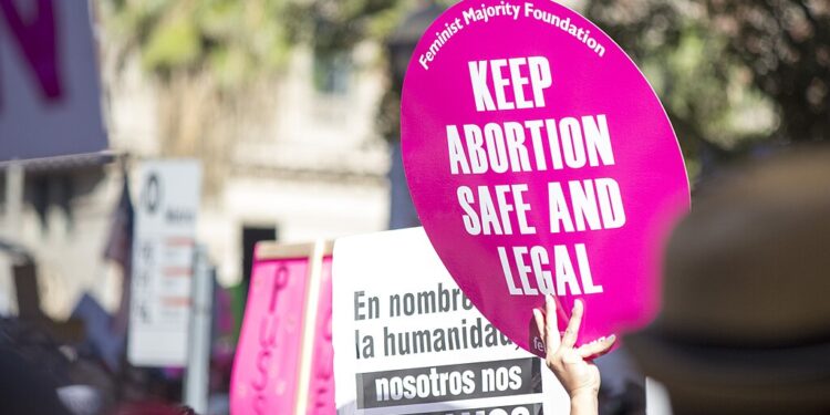 EU-weiter Zugang zu sicherem Schwangerschaftsabbruch?