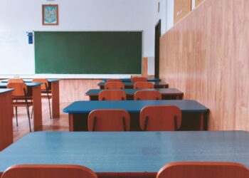 Polizei ermittelt nach Hakenkreuz-Vorfall an Schule