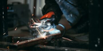 Metallarbeiter bei der Arbeit