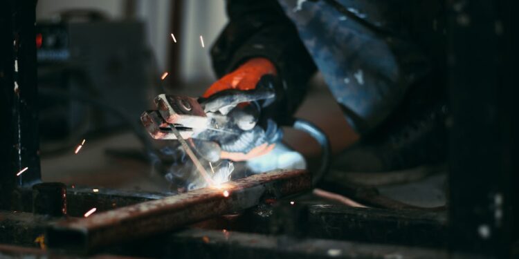 Metallarbeiter bei der Arbeit