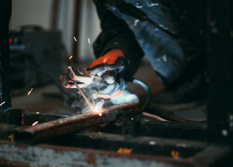 Metallarbeiter bei der Arbeit