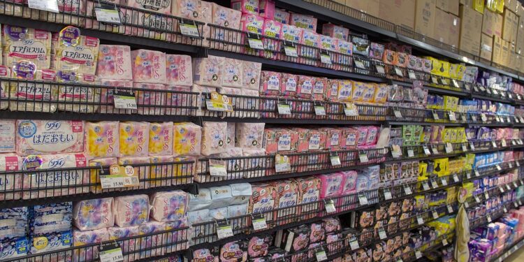 Wegfall der Mehrwertsteuer auf Frauenhygieneartikel kommt nicht immer bei Kundinnen an