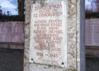 Protestkundgebung für antifaschistische Gedenktafel in Laakirchen