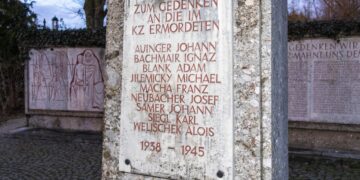 Protestkundgebung für antifaschistische Gedenktafel in Laakirchen