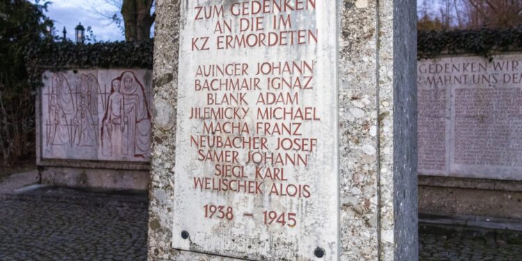 Protestkundgebung für antifaschistische Gedenktafel in Laakirchen