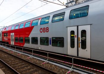 Zwei Zugbegleiter in der Steiermark bedroht und verletzt – 41-Jähriger festgenommen