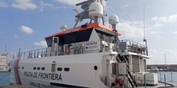 Ein Frontex-Schiff in Crotone