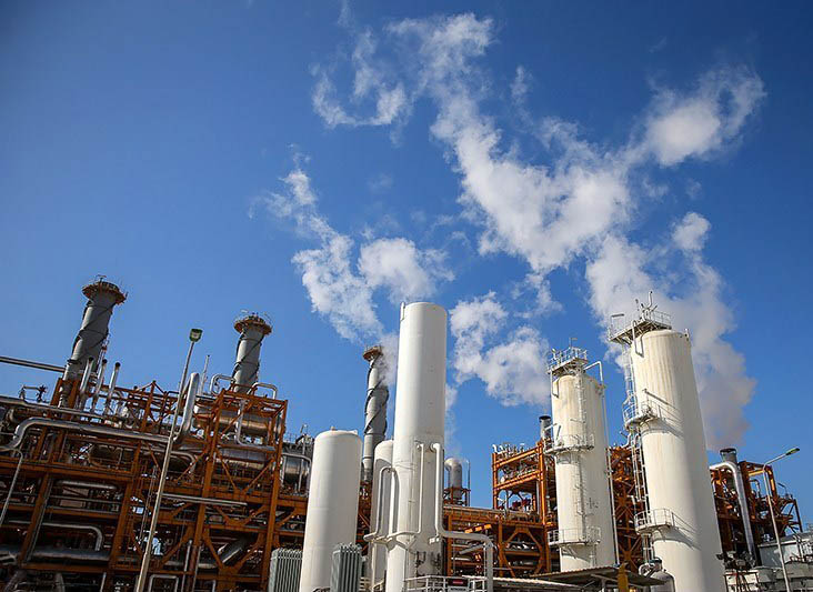 Eskalation eines völkerrechtswidrigen Krieges: Angriffe auf Iran treiben Region an den Rand eines Flächenbrands