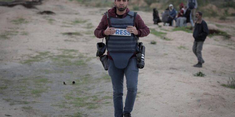 Medien im Krieg: Zwischen Zensur, Druck und politischer Einflussnahme