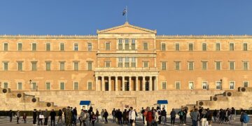 Griechenland: Immunität von 13 ND-Abgeordneten aufgehoben – Korruptionsskandal um OPEKEPE erschüttert Regierung