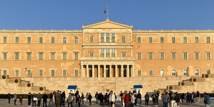 Griechenland: Immunität von 13 ND-Abgeordneten aufgehoben – Korruptionsskandal um OPEKEPE erschüttert Regierung