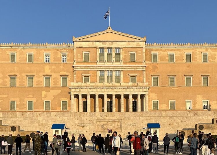 Griechenland: Immunität von 13 ND-Abgeordneten aufgehoben – Korruptionsskandal um OPEKEPE erschüttert Regierung