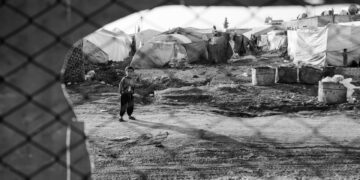 Kind in einem Flüchtlingslager